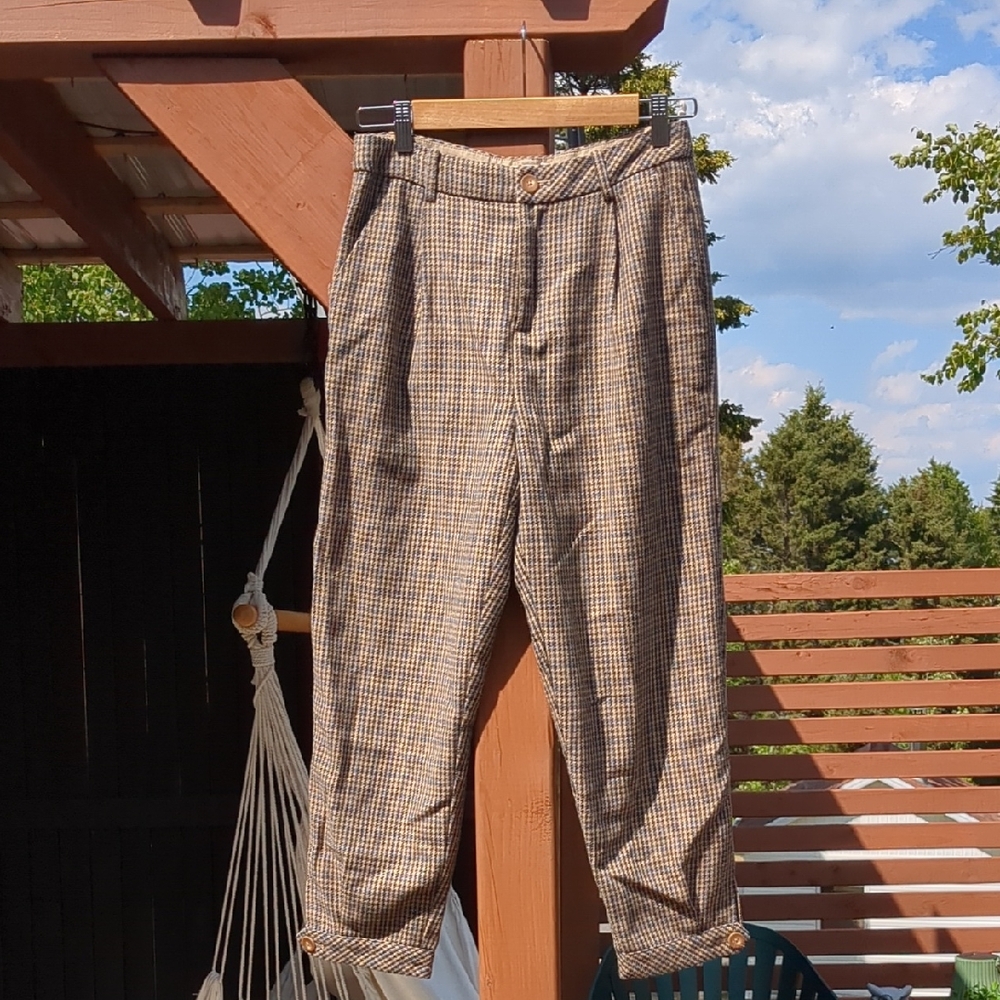 -CHIC VINTAGE CAPRIS- Size M (Fits Small Imo) Patterned Checkered Beige And Blue